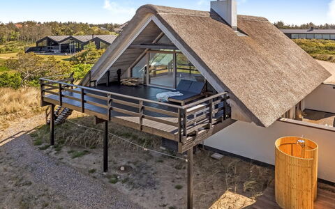 Mumme - 700M from the Sea: Maison, Domicile, Toit, Chalet, Biens, Aménagement Paysager, Batiments Jardin, Siding, Ferme
