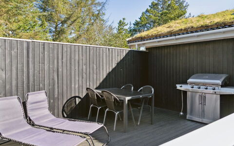 Eriksine - 1.9Km from the Sea: Meubles, Design Intérieur, Chaise, Sol, Table, Recours, Sol, Plafond, Pièce, Eco Hôtel
