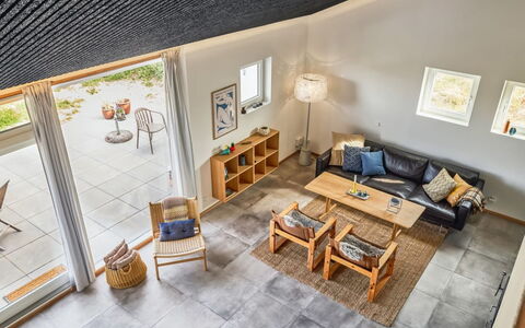 Kaapo - 1Km from the Sea: Meubles, Design Intérieur, Chaise, Sol, Table, Recours, Sol, Plafond, Pièce, Eco Hôtel
