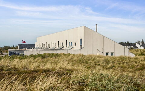 Kaapo - 1Km from the Sea: Meubles, Design Intérieur, Chaise, Sol, Table, Recours, Sol, Plafond, Pièce, Eco Hôtel
