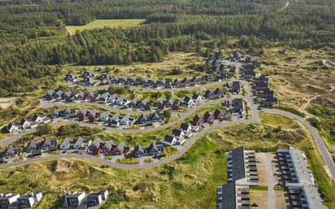 Kaapo - 1Km from the Sea: Meubles, Design Intérieur, Chaise, Sol, Table, Recours, Sol, Plafond, Pièce, Eco Hôtel