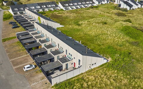 Kaapo - 1Km from the Sea: Meubles, Design Intérieur, Chaise, Sol, Table, Recours, Sol, Plafond, Pièce, Eco Hôtel