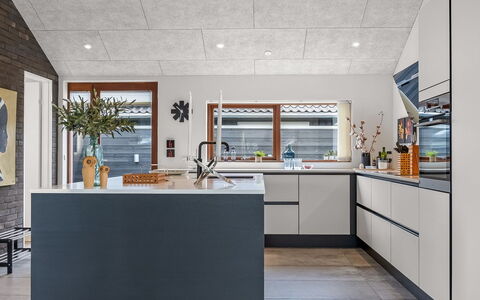 Aaran - 700M from the Sea: Cuisine, Sol, Comptoir, Plafond, Design Intérieur, Sol, Appareil De Cuisine, Cabinetry, Cuisinière, Principaux Appliance