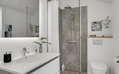 Aaran - 700M from the Sea: Luminaire Plomberie, Sol, Salle De Bains, Design Intérieur, Lavabo, Évier, Sol, Armoire De Toilette, Robinet, Plomberie