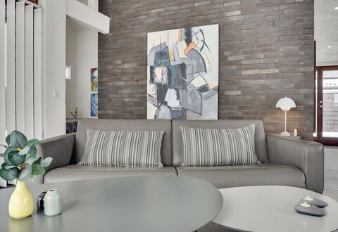 Aaran - 700M from the Sea: Meubles, Design Intérieur, Sol, Mur, Canapé, Sol, Salon, Bois, Table, Domicile