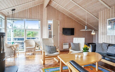 Franzisca - 700M from the Sea: Maison, Domicile, Toit, Chalet, Biens, Aménagement Paysager, Batiments Jardin, Siding, Ferme