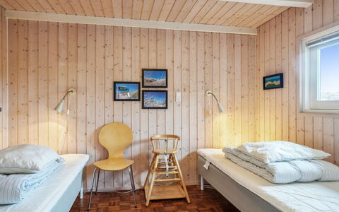 Franzisca - 700M from the Sea: Chambre, Lit, Bois, Design Intérieur, Sol, Sol, Drap De Lit, Plafond, Meubles, Literie