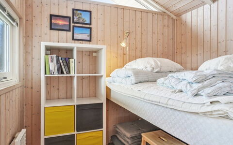 Franzisca - 700M from the Sea: Chambre, Lit, Design Intérieur, Bois, Sol, Sol, Drap De Lit, Plafond, Meubles, Literie