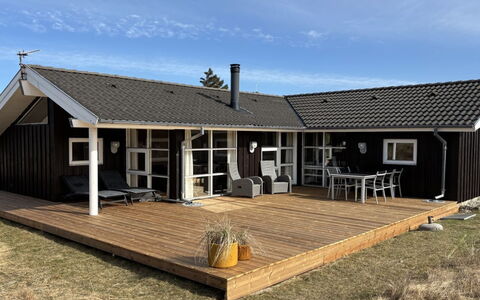 Franzisca - 700M from the Sea: Bois, Toit, Maison, Chalet, Domicile, Porche, Porte, Siding, Ombre, Dur