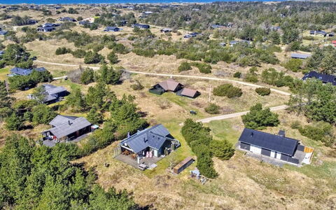 Gerasim - 1Km from the Sea: Herbe, Vert, Maison, Chalet, Prairie, Zone Rurale, Écorégion, Paysage, Lot Terre, Arbuste