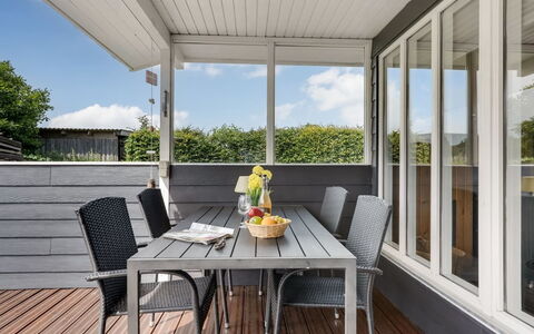 Stygge - 300M from the Sea: Meubles, Bois, Sol, Sol, Parquet, Chaise, Table, Mobilier De Jardin, Design Intérieur, Porche