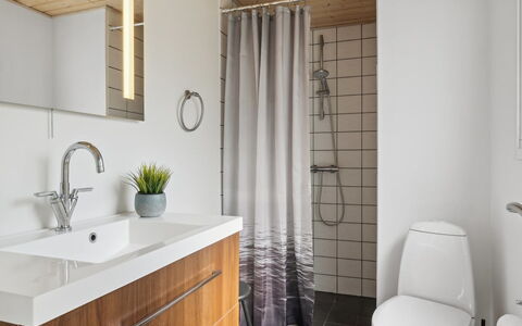 Stygge - 300M from the Sea: Sol, Design Intérieur, Luminaire Plomberie, Sol, Bois, Lavabo, Évier, Armoire De Toilette, Salle De Bains, Robinet