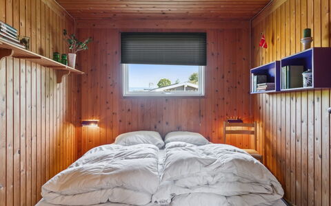 Stygge - 300M from the Sea: Design Intérieur, Bois, Chambre, Plafond, Sol, Sol, Lit, Drap De Lit, Literie, Éclairage