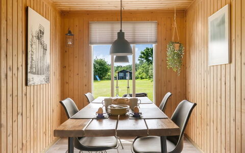 Stygge - 300M from the Sea: Meubles, Design Intérieur, Sol, Bois, Sol, Table, Plafond, Table Cuisine Et Salle A Manger, Salle À Manger, Luminaire