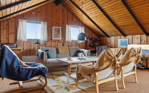 Henri - 500M from the Sea: Domicile, Toit, Maison, Chalet, Biens, Porte, Porche, Siding, Ferme, Ombre