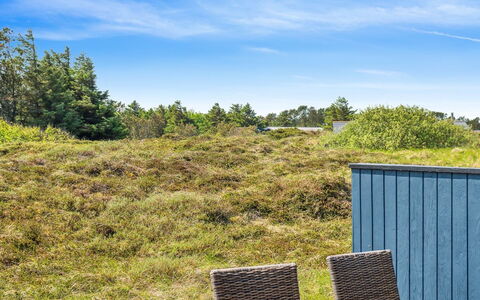 Henri - 500M from the Sea: Domicile, Toit, Maison, Chalet, Biens, Porte, Porche, Siding, Ferme, Ombre