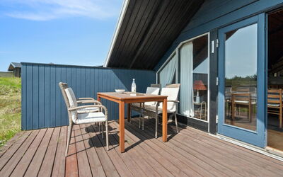 Henri - 500M from the Sea
