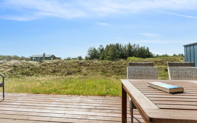 Henri - 500M from the Sea