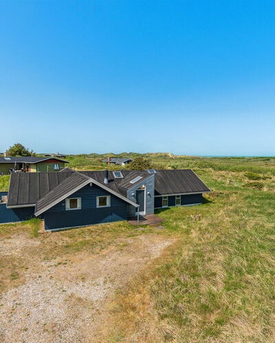 Henri - 500M from the Sea