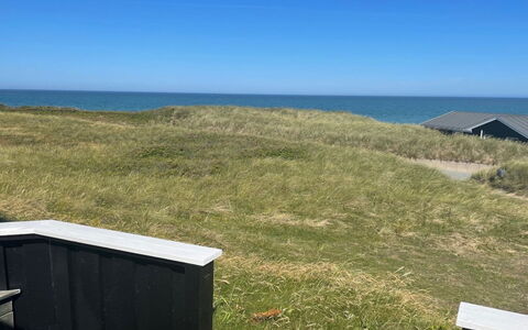 Joske - 50M from the Sea: Maison, Domicile, Porte, Toit, Chalet, Biens, Jardin, Ombre, Siding, Cour