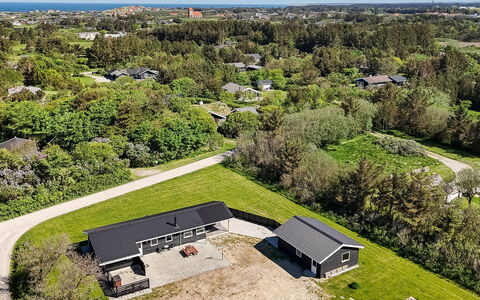 Thorsten - 500M from the Sea: Zone Résidentielle, Paysage, Domicile, Toit, Plaine, Vue Du Ciel, Banlieue, Biens, Photographie Aérienne, Aménagement Paysager