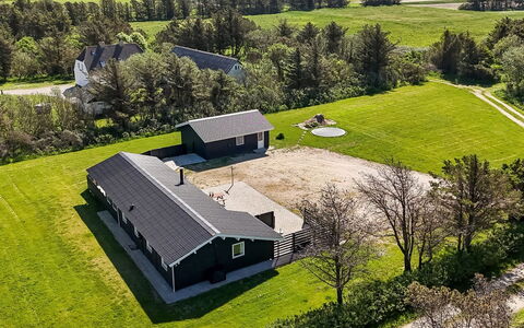 Thorsten - 500M from the Sea: Herbe, Maison, Toit, Domicile, Plaine, Paysage, Zone Rurale, Zone Résidentielle, Lot Terre, Chalet