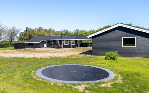 Thorsten - 500M from the Sea: Herbe, Vert, Maison, Chalet, Prairie, Zone Rurale, Écorégion, Paysage, Lot Terre, Arbuste