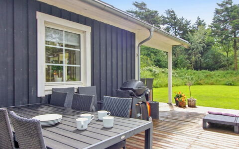 Hela - 1.4Km from the Sea: Maison, Domicile, Porte, Toit, Chalet, Biens, Jardin, Ombre, Siding, Cour