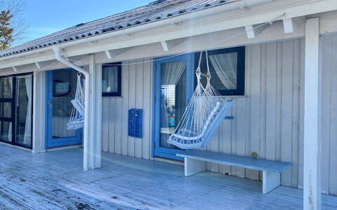 Ilenia - 150M from the Sea: Meubles, Design Intérieur, Sol, Bois, Sol, Plafond, Parquet, Chaise, Table, Éclairage