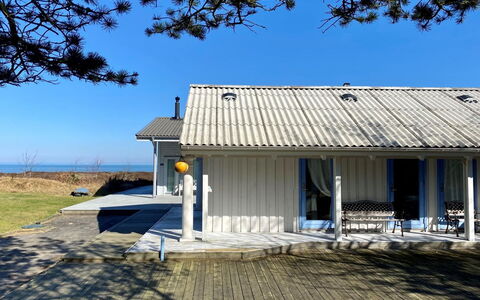 Ilenia - 150M from the Sea: Meubles, Design Intérieur, Sol, Bois, Sol, Plafond, Parquet, Chaise, Table, Éclairage
