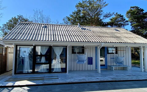 Ilenia - 150M from the Sea: Meubles, Design Intérieur, Sol, Bois, Sol, Plafond, Parquet, Chaise, Table, Éclairage
