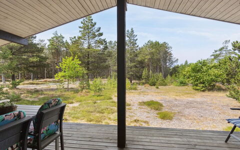Andy - 600M from the Sea: Architecture, Toit, Domicile, Composite, Daylighting, Siding, Allée