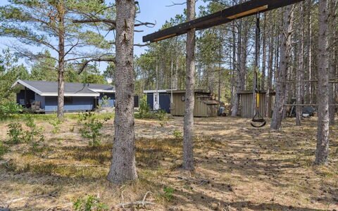 Andy - 600M from the Sea: Architecture, Toit, Domicile, Composite, Daylighting, Siding, Allée