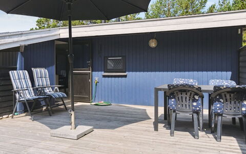 Andy - 600M from the Sea: Architecture, Toit, Domicile, Composite, Daylighting, Siding, Allée