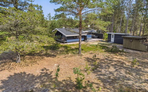 Andy - 600M from the Sea: Architecture, Toit, Domicile, Composite, Daylighting, Siding, Allée