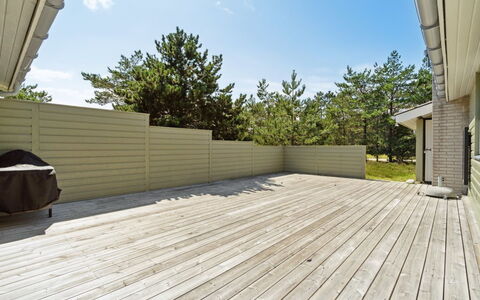 Alwine - 250M from the Sea: Sol, Design Intérieur, Bois, Sol, Escaliers, Plafond, Tache De Bois, Parquet, Dur, Balustrade