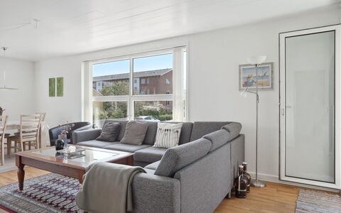 Gisella - 1.2Km from the Sea: Canapé, Meubles, Sol, Design Intérieur, Mur, Sol, Bois, Salon, Plafond, Pièce