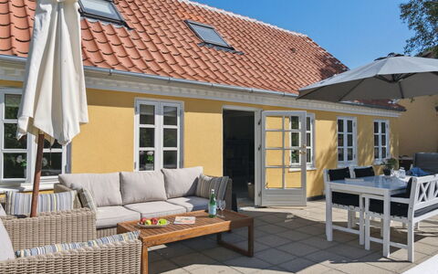 Algeth - 200M from the Sea: Sol, Design Intérieur, Bois, Sol, Escaliers, Plafond, Tache De Bois, Parquet, Dur, Balustrade