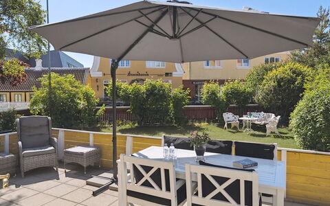 Algeth - 200M from the Sea: Sol, Design Intérieur, Bois, Sol, Escaliers, Plafond, Tache De Bois, Parquet, Dur, Balustrade