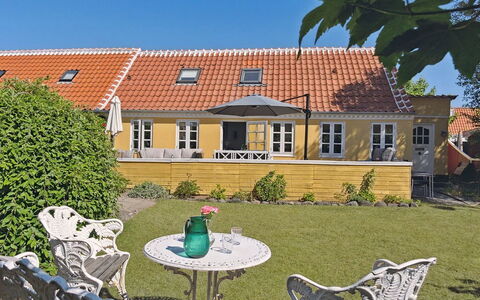 Algeth - 200M from the Sea: Sol, Design Intérieur, Bois, Sol, Escaliers, Plafond, Tache De Bois, Parquet, Dur, Balustrade