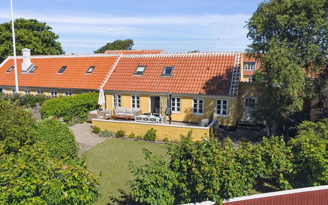 Algeth - 200M from the Sea: Sol, Design Intérieur, Bois, Sol, Escaliers, Plafond, Tache De Bois, Parquet, Dur, Balustrade