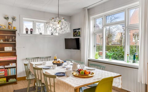 Cordelia - 1Km from the Sea: Meubles, Design Intérieur, Sol, Mur, Salle À Manger, Luminaire, Plafond, Bois, Chaise, Sol