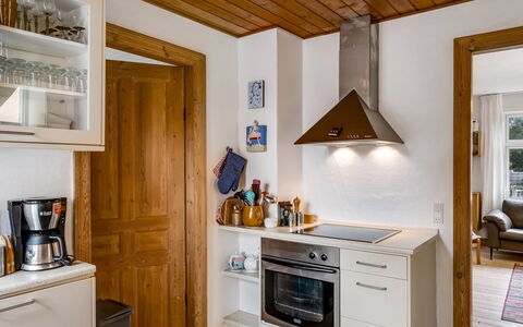 Cordelia - 1Km from the Sea: Meubles, Appareil De Cuisine, Cuisine, Design Intérieur, Sol, Cabinetry, Principaux Appliance, Bois, Comptoir, Sol
