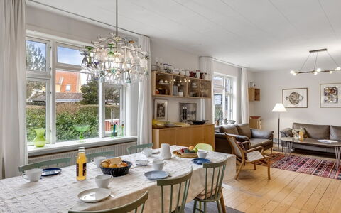 Cordelia - 1Km from the Sea: Meubles, Design Intérieur, Sol, Mur, Salle À Manger, Luminaire, Plafond, Bois, Chaise, Lustre