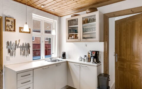 Cordelia - 1Km from the Sea: Cuisine, Comptoir, Cabinetry, Design Intérieur, Bois, Sol, Appareil De Cuisine, Plafond, Luminaire, Meubles