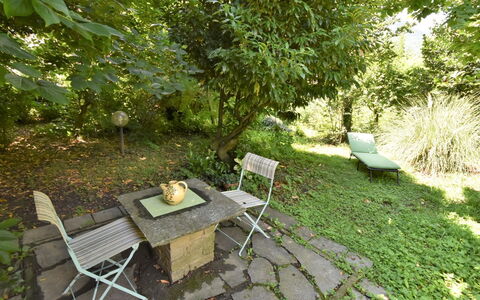 La Casa del Nonno: Meubles, Bois, Design Intérieur, Architecture, Rayonnage, Chaise, Sol, Immobilier, Faisceau, Dur