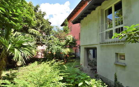 La Casa del Nonno: Meubles, Bois, Design Intérieur, Architecture, Rayonnage, Chaise, Sol, Immobilier, Faisceau, Dur