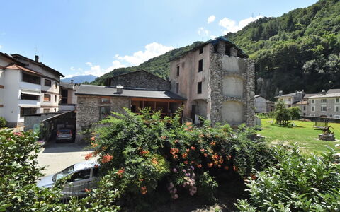 La Casa del Nonno: Meubles, Bois, Design Intérieur, Architecture, Rayonnage, Chaise, Sol, Immobilier, Faisceau, Dur