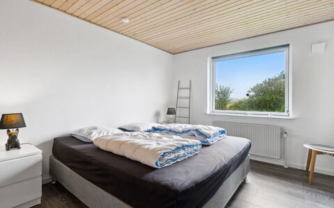 Kolle - 3.2Km from the Sea: Lit, Design Intérieur, Chambre, Mur, Literie, Drap De Lit, Sol, Plafond, Bois, Sol