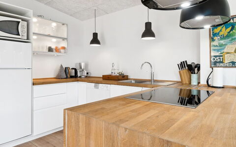 Randulf - 250M from the Sea: Cuisine, Comptoir, Meubles, Sol, Design Intérieur, Bois, Luminaire, Cabinetry, Plafond, Sol